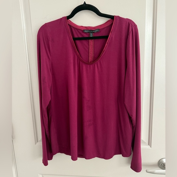 NWOT WHBM Cranberry scoop neck long sleeves dolphin (curved) hem XL - Picture 2 of 6